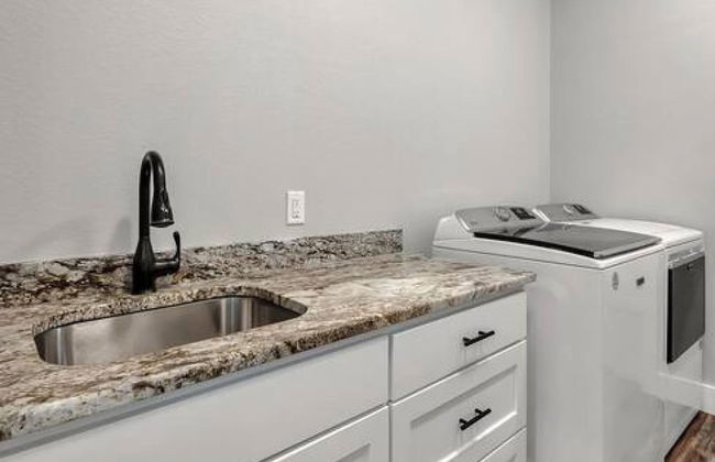 New Luxury Texas Farmhouse - Photo 16