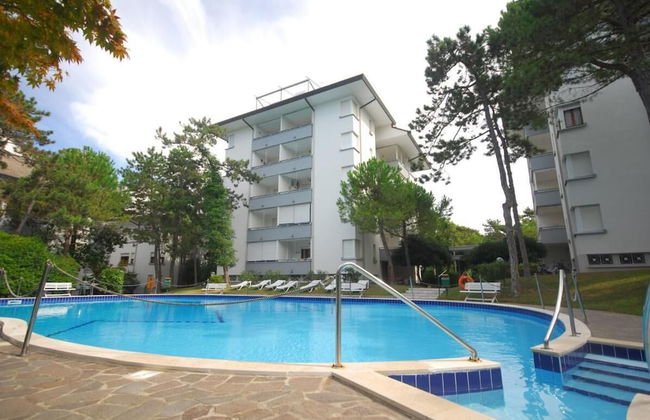 Elegant Retreat With Pool View - Photo 7