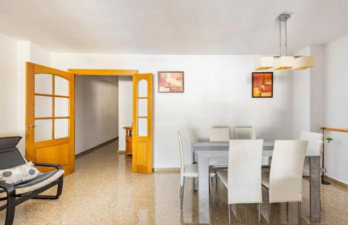 Amplio piso con 4 habitaciones para disfrutar de Málaga con parking gratuito - Photo 35