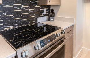 Boutique 1BR Condo - Walk to Memorial Stadium - Historic Hayward Place - Foto 43