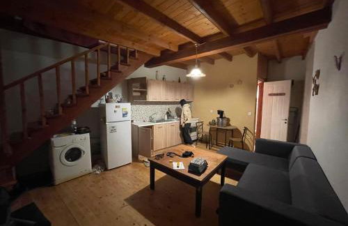 Country traditional house in Corfu village, Greece - Photo 7