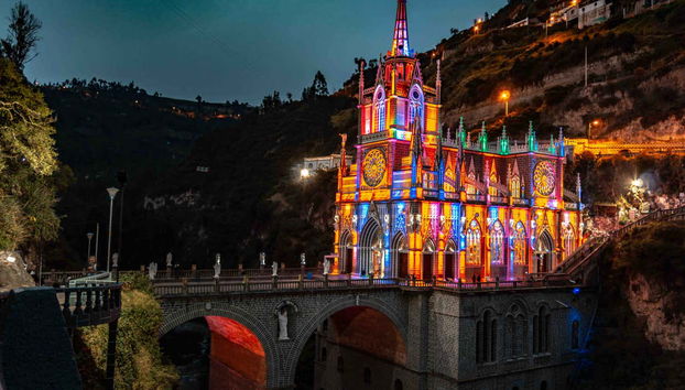 Vistas del santuario en la noche