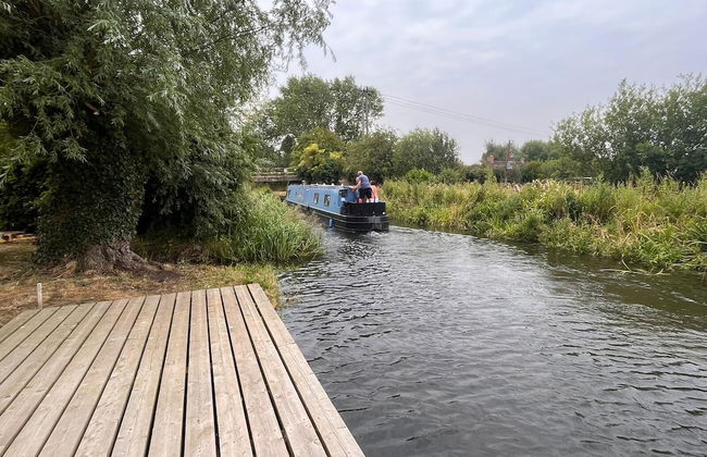 Owl Lodge With Hot Tub and Massage Treatments - Photo 13