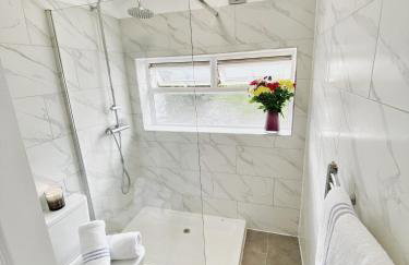 Luxurious family home in West Midlands - Photo 13