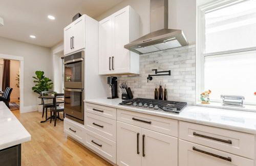 NEW REMODEL Denver Luxury Home with Private HOT TUB - Foto 29