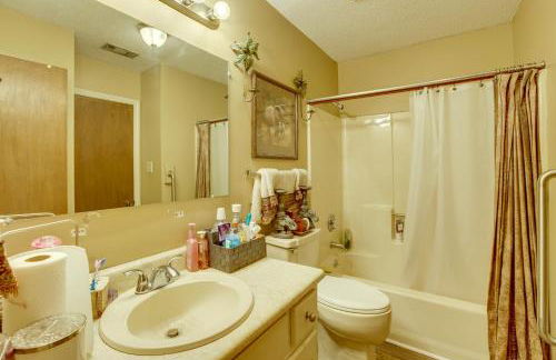 Pool and Large Covered Patio! Decatur Family Getaway - Foto 15