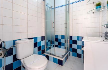 Comfy 3 BDR Flat With Pool & Balcony by LovelyStay - Photo 20