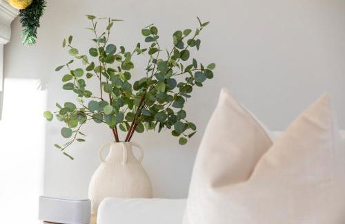 Renovated Cape Near Beach with Fire Pit - Foto 36