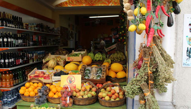 Percorrendo os mercados de Cefalú