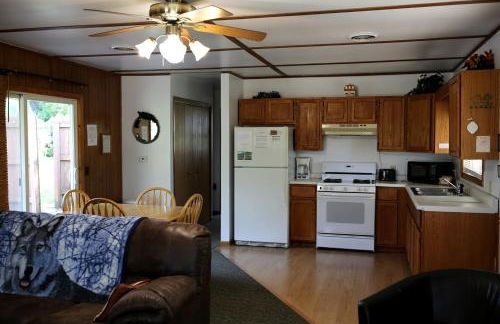 Rustic Family Cabin Rental with a Fire Pit near Wisconsin Dells - Foto 6