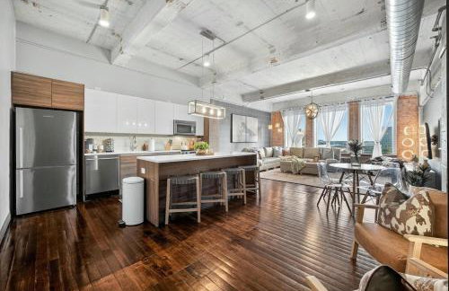 Luxury Downtown Loft Getaway with Gym, Pool, Game room - Foto 42