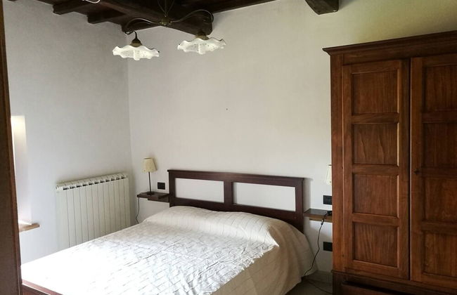 Portion of a Farmhouse With 30 Beds - 4 Apartments and 2 Rooms - Foto 12