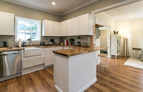 Luxurious 5 BR Home in the Heart of Sylvan Beach - Foto 41