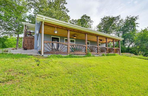 6 Mi to Lake Liberty Pet-Friendly Home with Yard - Foto 1