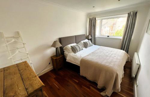 North Quay - Pet friendly Luxury Townhouse overlooking Bembridge Harbour - Photo 28