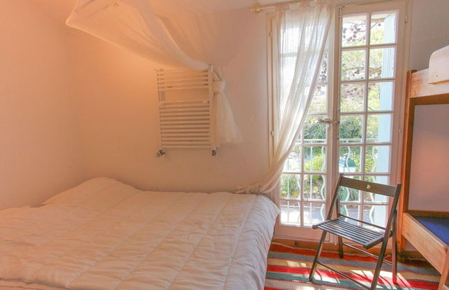 Pleasant Holiday Home in Port Grimaud With Garden - Photo 5