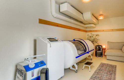 Couples Retreat Near UVM! Unique Studio with Deck - Foto 15