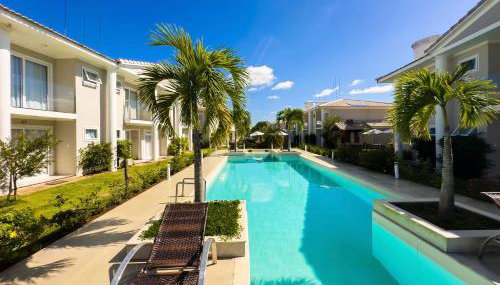 Casa com piscina, churrasqueira e estacionamento - Foto 5