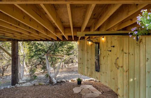 Treehouse Glamping at Pecan Haven W Hot Tub - Foto 15