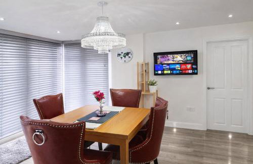 Spacious 4 Bedroom House in Milton Keynes for Families, Groups and Contractors - Foto 13