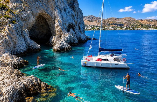 Rodas : Crucero en catamarán de 3 horas a Anthony Quinn, Ladiko & Afandou - Foto 1