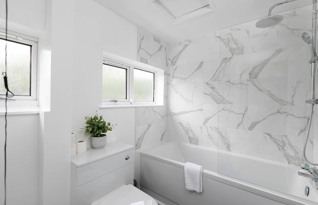 Skyvillion - Lush 2 Bed Hydean Way House & Garden - Foto 14