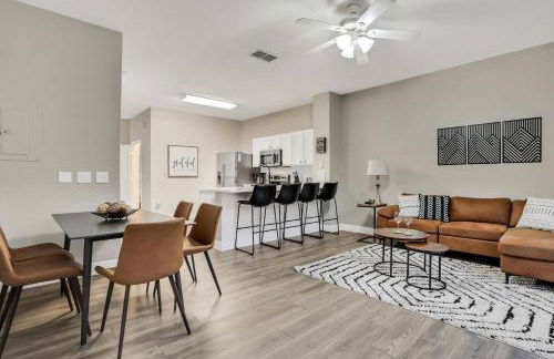 Elegant Townhome w Water Park near Disney Parks - Foto 4