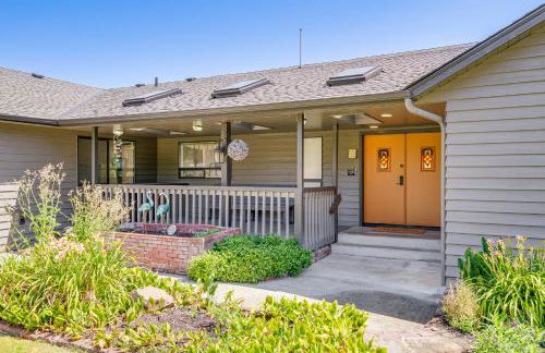 Spacious Camano Home with Hot Tub and Water Views! - Foto 40