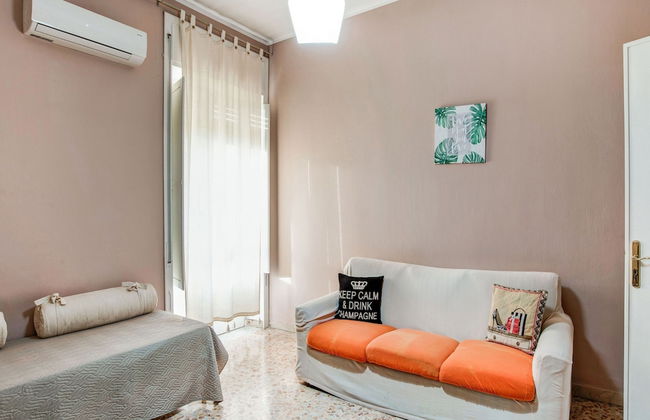 City Apartment w/ Balcony - Foto 13