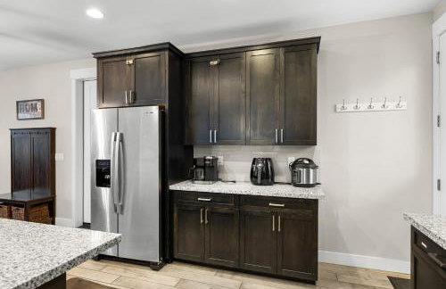 Modern Flagstaff Getaway with Mountain Charm. - Foto 12