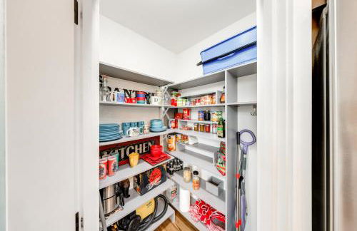 Water Views Whidbey Island Hideaway with Deck - Foto 5