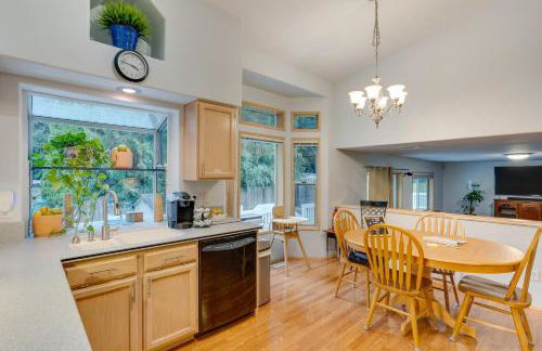 Pet and Family Friendly Bonney Lake Home Game Room - Foto 10