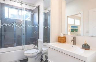 Modern Fountain Square Mansion with Hot Tub & Rooftop Patio- Family Friendly - Foto 22