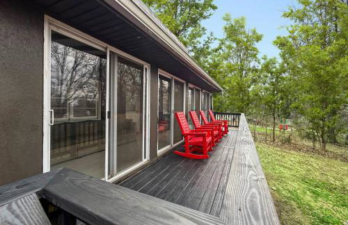 Cabin w River Access Fire Pit Grill WiFi & More - Foto 59