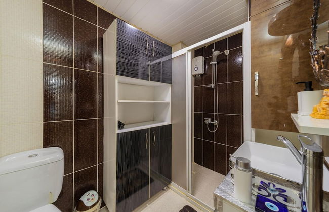 Capacious Flat With Terrace in Central Muratpasa - Photo 16