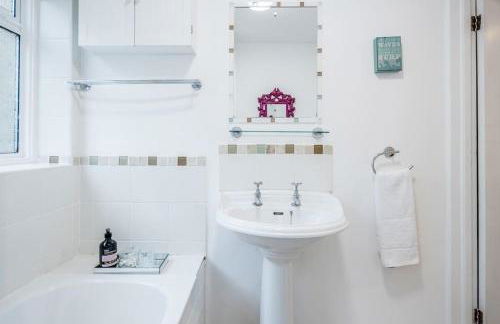 Stylish Victorian 3 Bed House Huge Garden/Parking - Foto 25