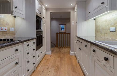 Gallery Lodge Holiday Home - Short Stays UK - Photo 14