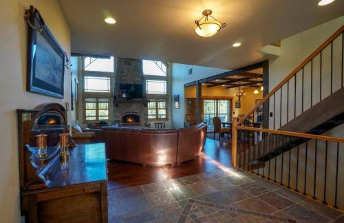 Scenic Mountain Cabin with Creekside Deck & Outdoor Fireplace near North Meadow Creek, Montana - Foto 13