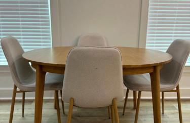 New cottage near Sports Complex with King Beds - Foto 23