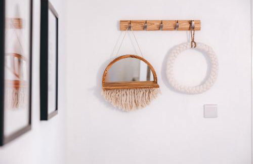 Quaint Georgian house with Parking & Huge Garden 10 mins walk from town - Photo 14