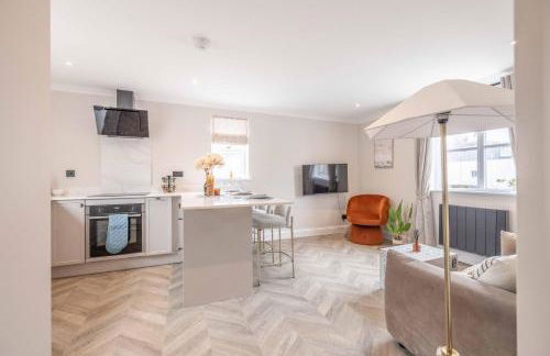 Stylish 2 Bed with Parking, 5 Min Walk to Windsor - Foto 14