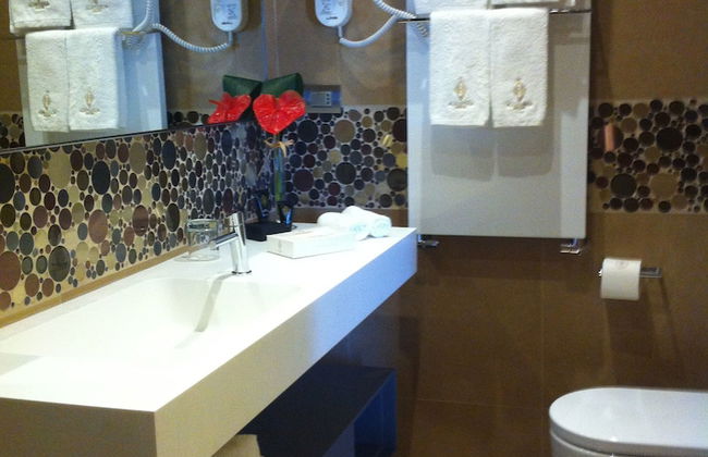 Augustana House - Photo 8