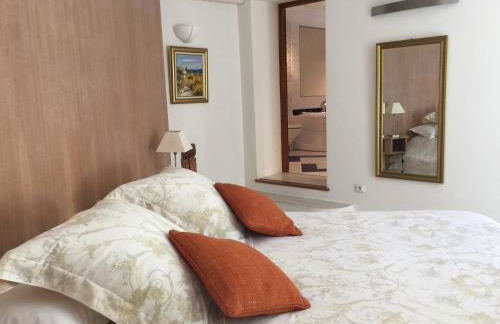 L'élégante - maison de ville avec bains à remous - parking inclus - Foto 15