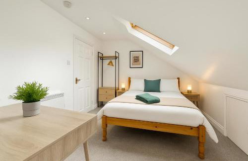 8 Person, 4 Bedroom Light, Warm & Modern Apartment - Foto 21