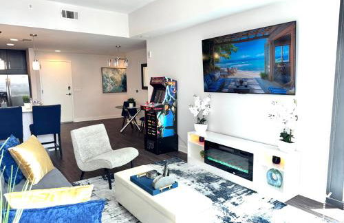 Skyline Retreat Penthouse, Top Floor, Year round Pool, City View! - Foto 18