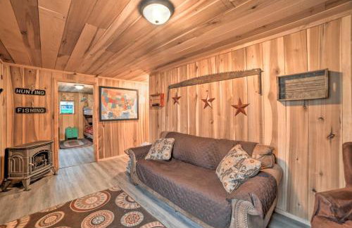 Remote Kentucky Cabin with Fire Pit and 2 Ponds - Foto 10