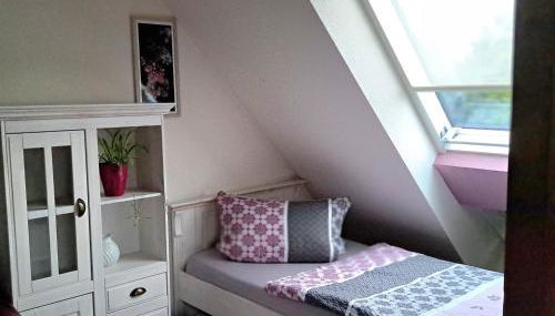 Dachstübchen mit 2 Zimmern - Foto 3