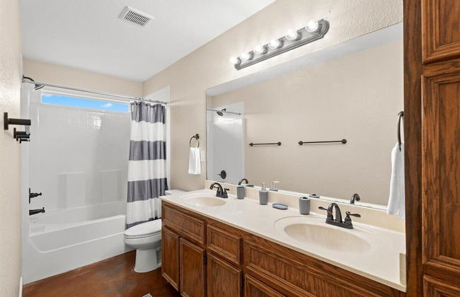 Spacious 3BR Home in Amazing Location - Photo 48