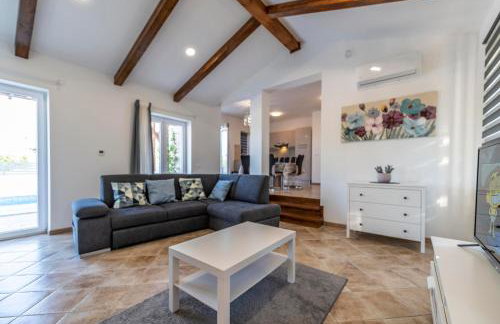 Villa Niko, your Ideal Summer Oasis near Poreč - Foto 3