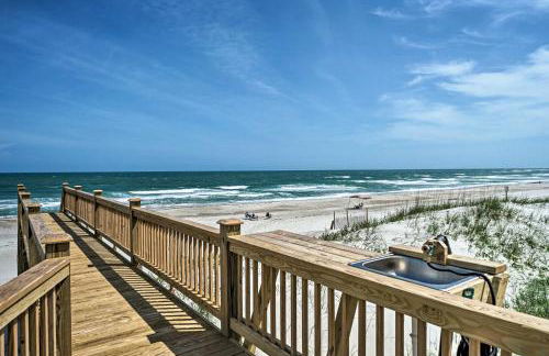 Beachfront Oasis with 2 Large Decks, BBQ and Views! - Foto 35